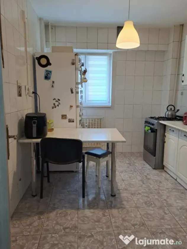 Vanzare apartament 3 camere pe Bulevard Ion Mihalache 109