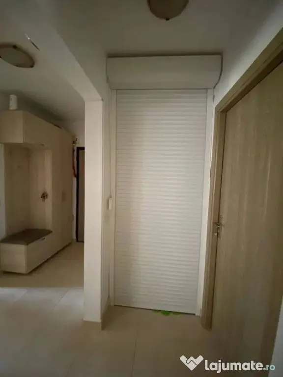 Apartament 3 camere zona Poarta 6