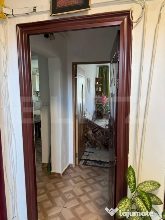 Apartament - 3 camere - etaj intermediar, zona Lama