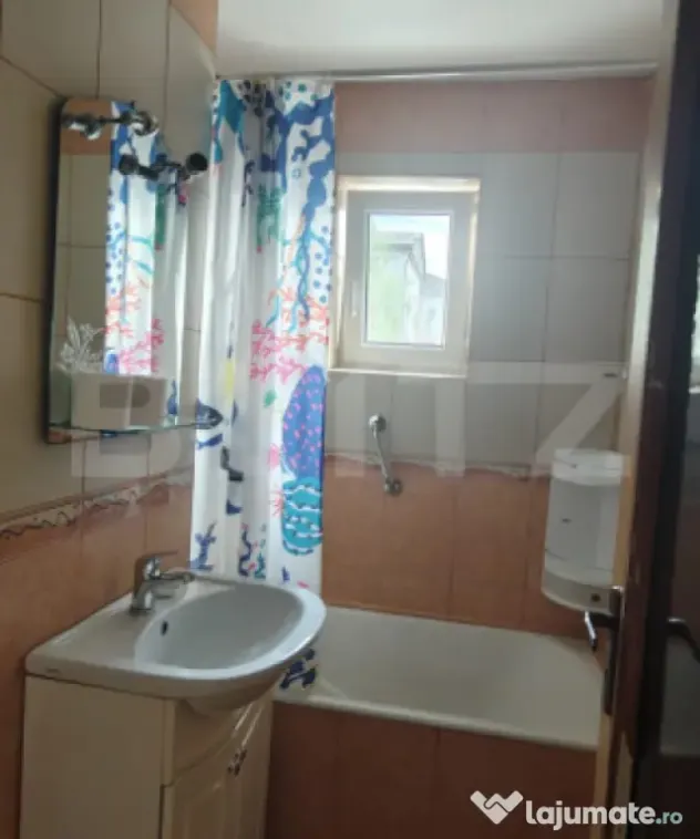 Apartament - 3 camere - etaj intermediar, zona Lama
