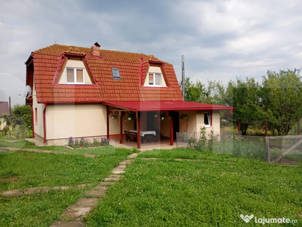 Casă familială cu curte și grădină, sat Mărcus, com. D