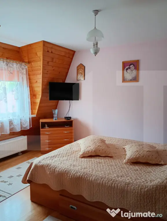 Casă familială cu curte și grădină, sat Mărcus, com. D