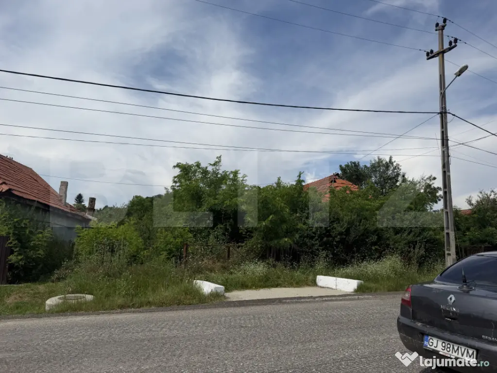 Teren 5000 mp , zona Dragoieni