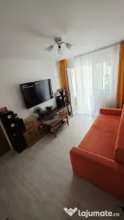 Vând apartament 3 camere semidecomandat în Curtea de Arges central