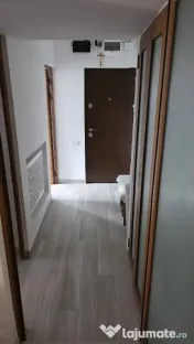 Vând apartament 3 camere semidecomandat în Curtea de Arges central