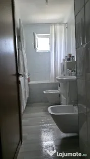 Vând apartament 3 camere semidecomandat în Curtea de Arges central