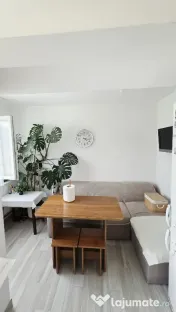 Vând apartament 3 camere semidecomandat în Curtea de Arges central