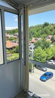 Vând apartament 3 camere semidecomandat în Curtea de Arges central