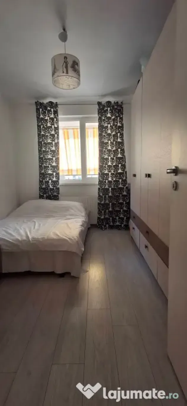 Vând apartament,loc de parcare și boxă