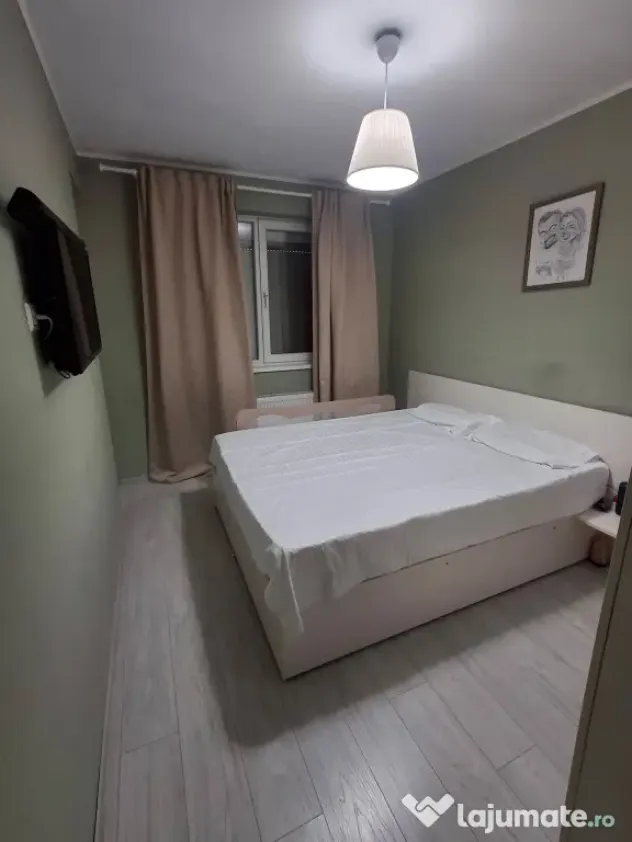Vând apartament,loc de parcare și boxă