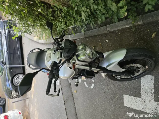 Motocicleta yamaha fz6