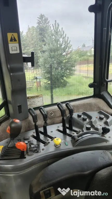 Vând tractor Ford New Holland 8770