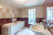 Vilă D+P+1E+M, 390 mp, P-ta Victoriei, pentru locuință... 