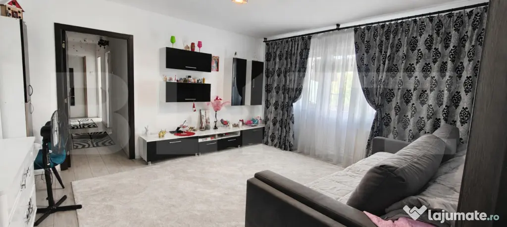 Apartament 3 camere- etaj intermediar-zona Decebal –