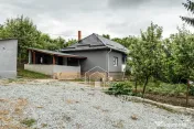 Casă renovată cu teren de 1.425 mp de vânzare în Năsal, com. Țaga