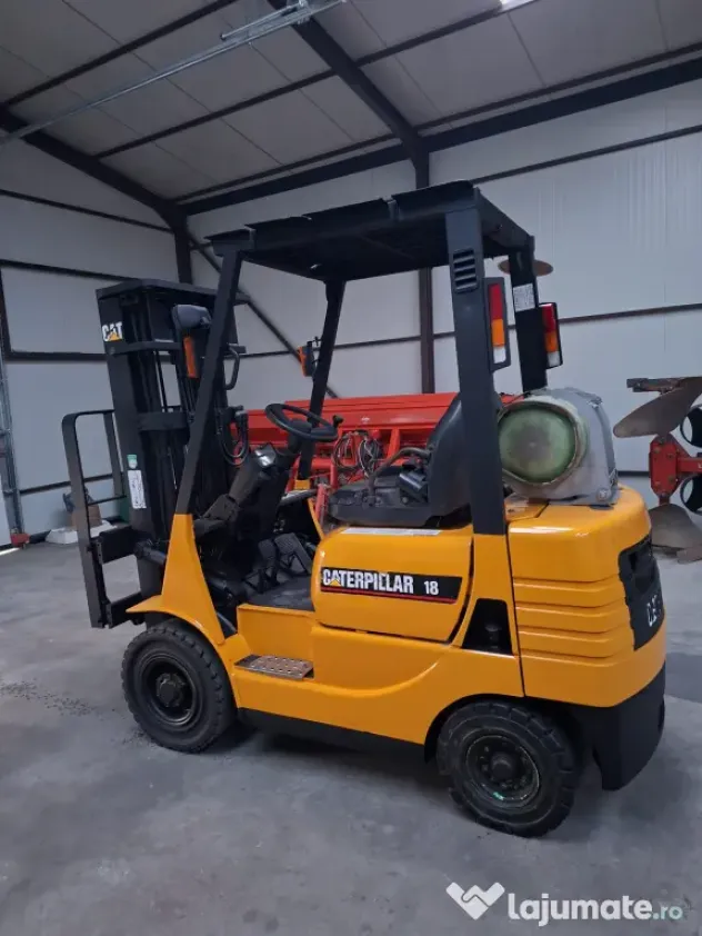 Motostivuitor Caterpilar, 2 tone, 4 metri, translatie laterala, anvelope noi