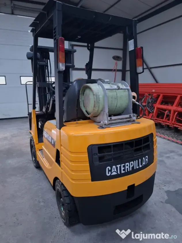 Motostivuitor Caterpilar, 2 tone, 4 metri, translatie laterala, anvelope noi