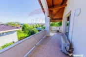Casă elegantă în zonă exclusivistă, cu priveliște d... 
