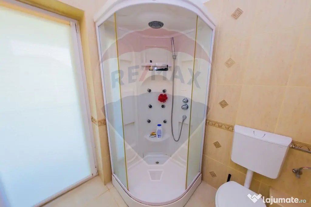 Casă elegantă în zonă exclusivistă, cu priveliște d...