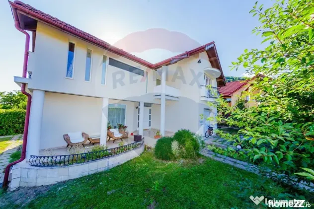 Casă elegantă în zonă exclusivistă, cu priveliște d...