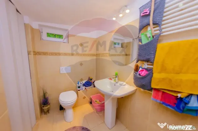Casă elegantă în zonă exclusivistă, cu priveliște d...
