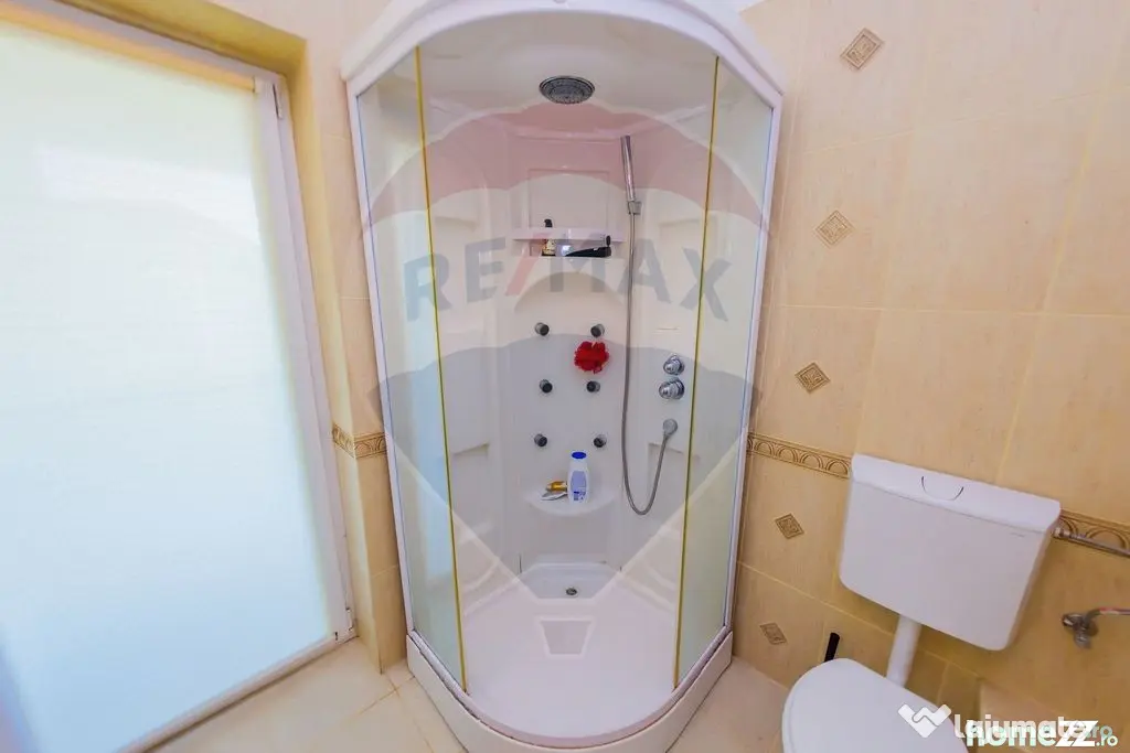 Casă elegantă în zonă exclusivistă, cu priveliște d...