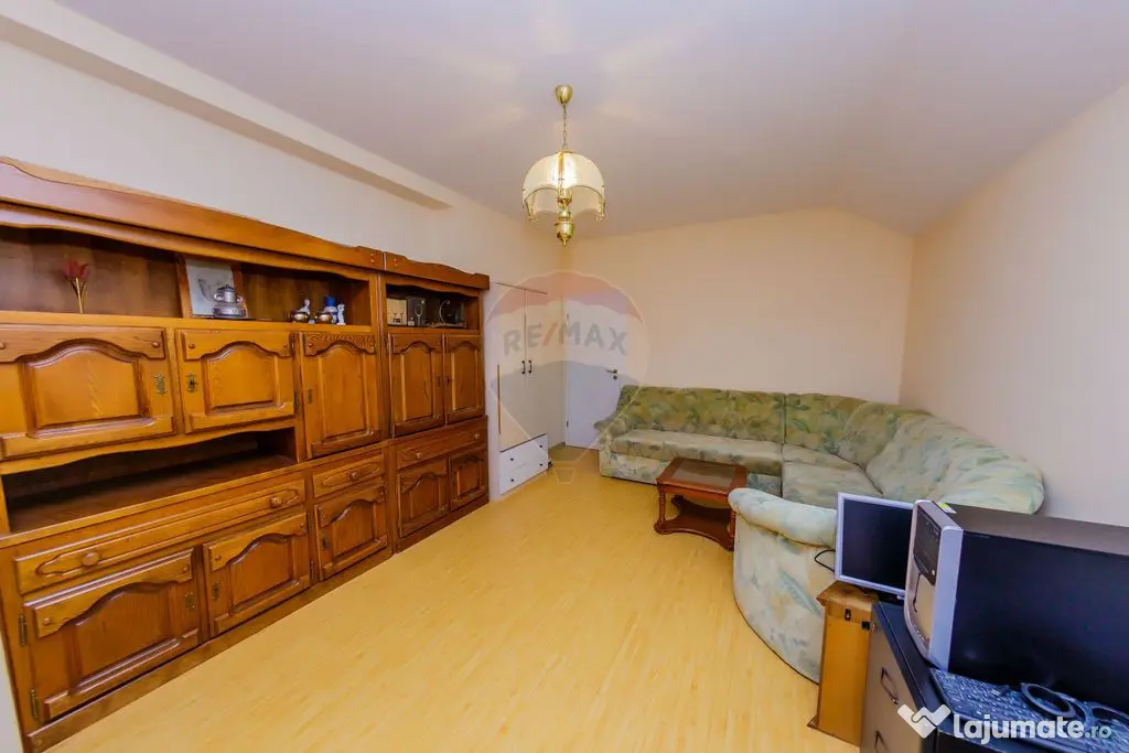 Casă elegantă în zonă exclusivistă, cu priveliște d...