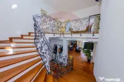 Casă elegantă în zonă exclusivistă, cu priveliște d... 