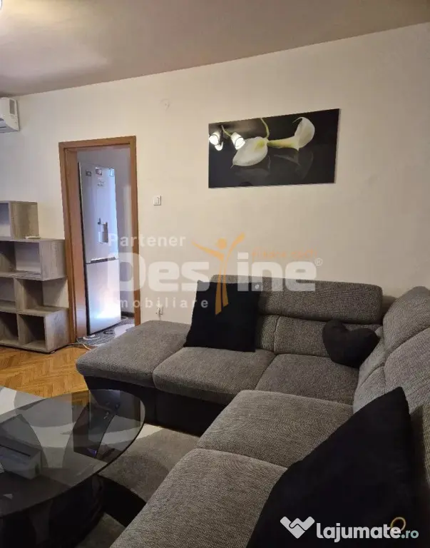 Inchiriez apartament cu 3 camere utilat si mobilat in zona D
