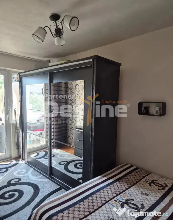 Inchiriez apartament cu 3 camere utilat si mobilat in zona D