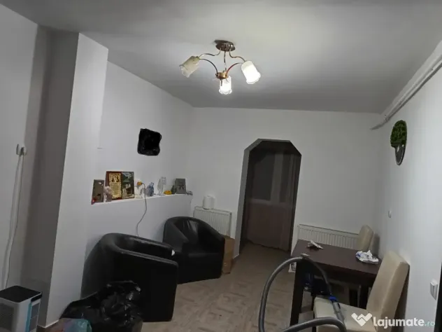 Dau in chirie apartament cu 3 camere Dumbrava Nord pe strada Dragalina