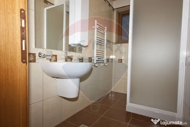 INCHIRIERE Apartament cu 3 camere in zona Aviatiei