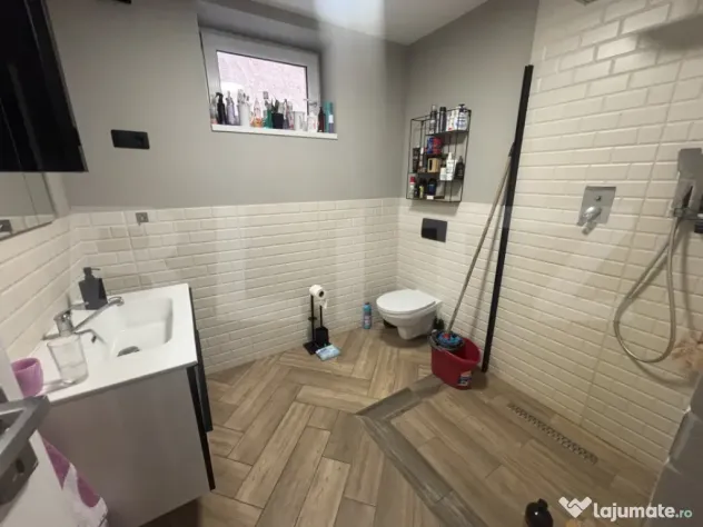 Casa tip pensiunea, ideala pentru dezvoltare