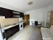 Casa cu 6 unitati, doua locuri de parcare si curte, situata 