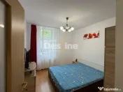 Casa cu 6 unitati, doua locuri de parcare si curte, situata 