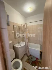 Casa cu 6 unitati, doua locuri de parcare si curte, situata 