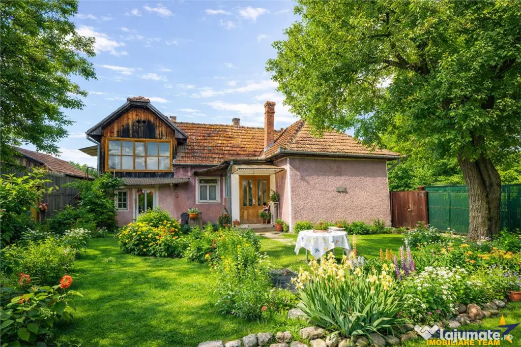 Casa traditionala, cu teren pretios de 534 mp, Targu Secuies