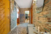 3 camere, 3 balcoane, etaj 3