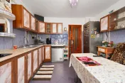 3 camere, 3 balcoane, etaj 3