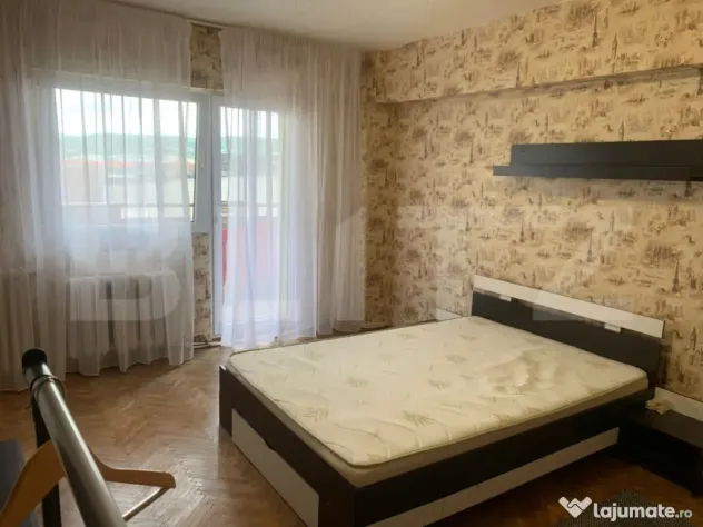 Apartament 3 camere, decomandat, parcare, zona Piata Marasti