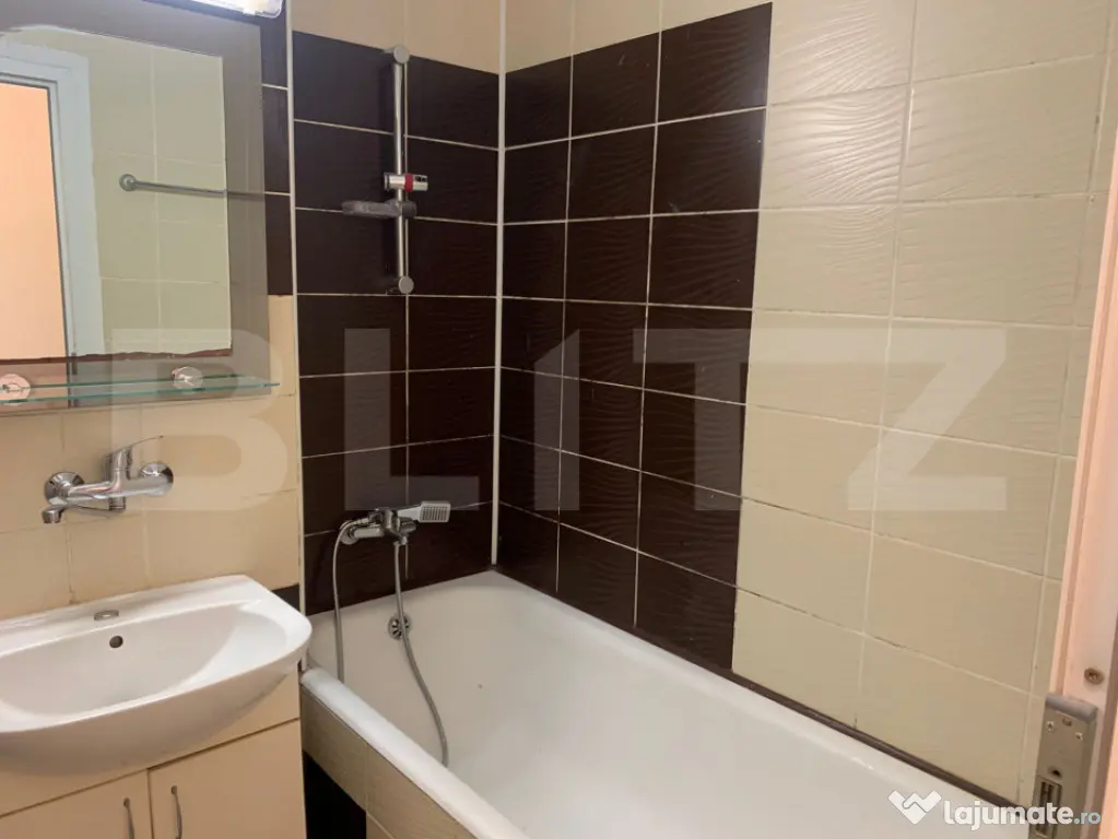 Apartament 3 camere, decomandat, parcare, zona Piata Marasti
