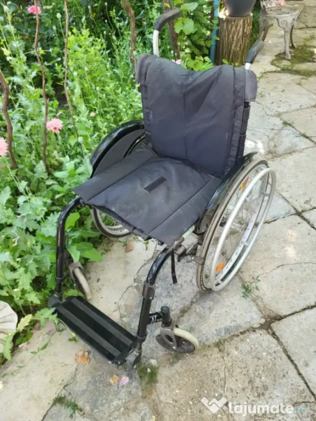 Scaun cu rotile pentru persoane cu dizabilitati