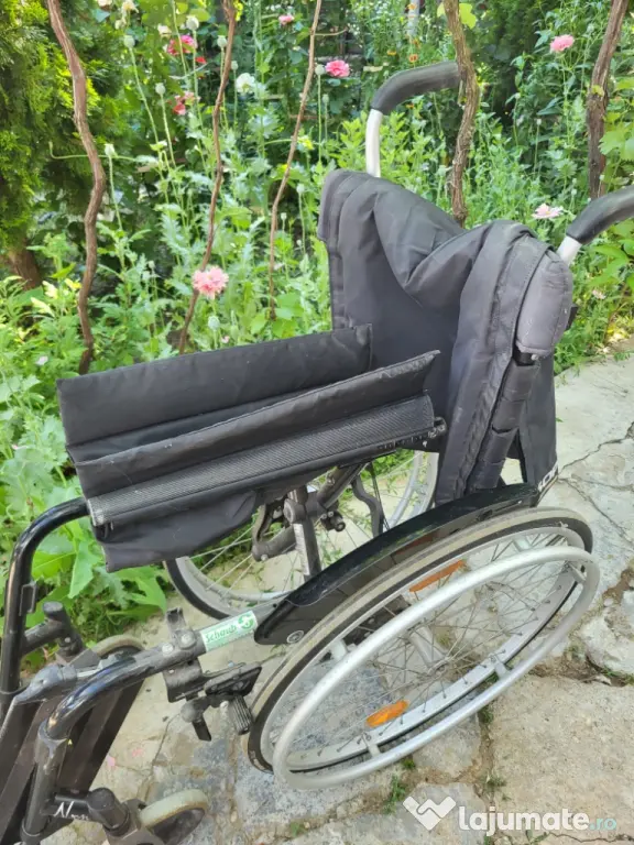 Scaun cu rotile pentru persoane cu dizabilitati