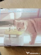 Dispenser apă pentru animale de companie 