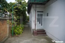 Liniște, spațiu -casă primitoare cu curte mare, gata de m