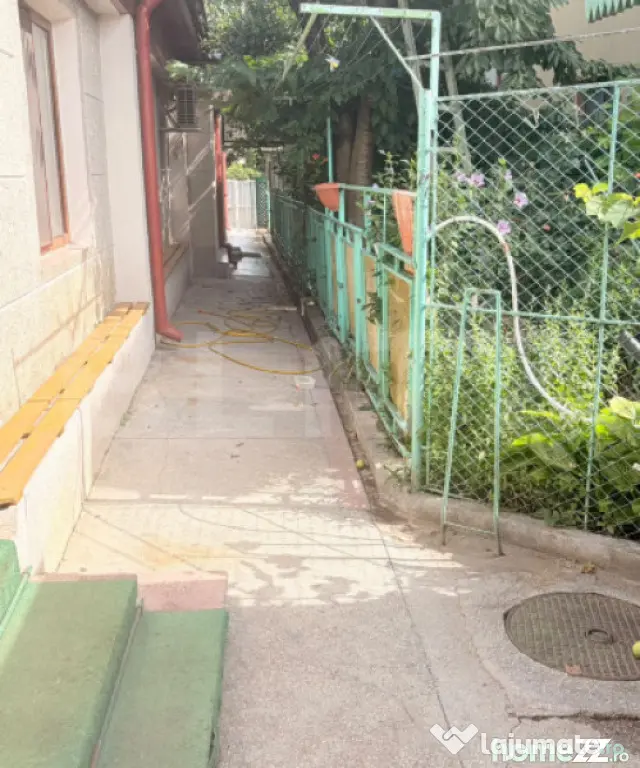 Casă cu teren generos de 800 mp, la stradă principală în - Galati (Galati)