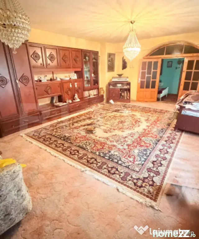Casă cu teren generos de 800 mp, la stradă principală în - Galati (Galati)