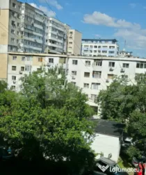 Apartament cu 3 camere, an 1983, zona Caraiman
