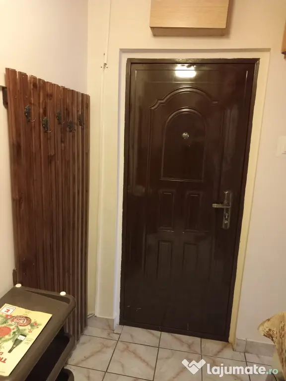 Ofer spre inchiriere apartament 2 camere semidecomandat zona Banat