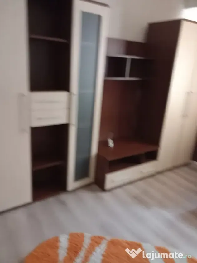 Ofer spre inchiriere apartament 2 camere semidecomandat zona Banat